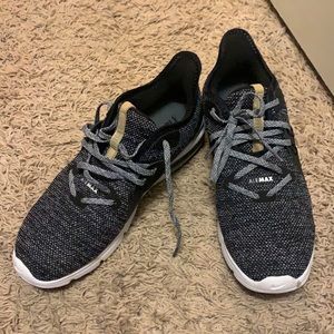 Never worn! NIKE airmax’s